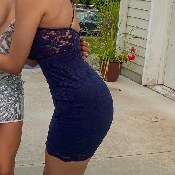 Worn once to hoco for 2 hours. - Picture 4 of 5